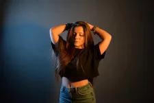 Daniela Presta - ogen neergeslagen 262049639_609989830322144_1811882366618926277_n.webp